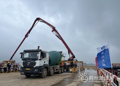 李埠長(zhǎng)江公鐵大橋項(xiàng)目南岸主塔施工啟幕，混凝土切割精準(zhǔn)推進(jìn)